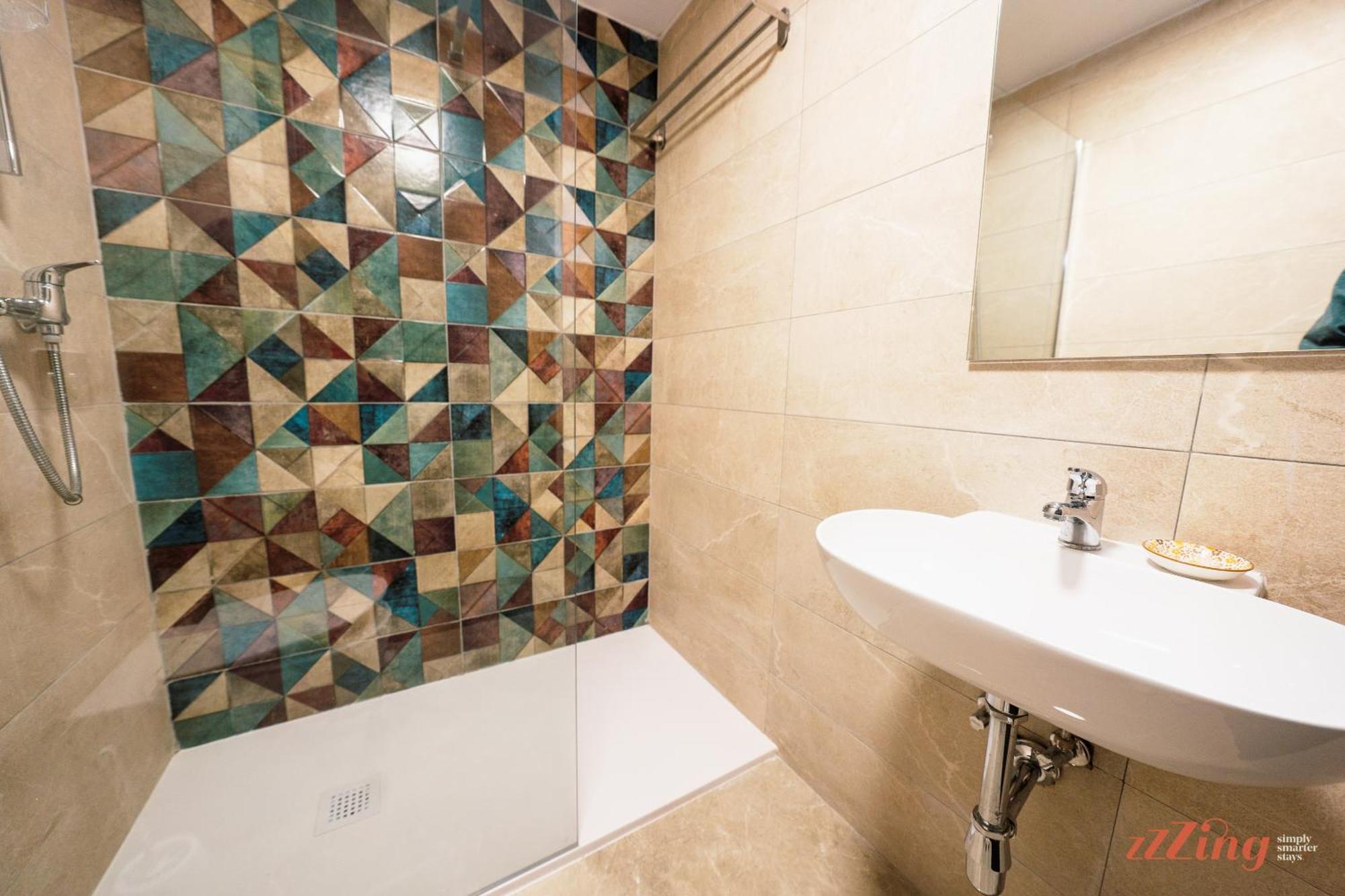 Seashore Stays - Stunning Apartments Right By The Sea خليج سانت بول الغرفة الصورة